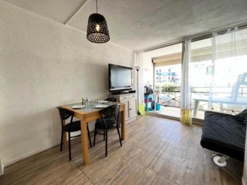 T2 cabine dans résidence avec piscine le lagon bleu FG in Le Grau-Du-Roi, France