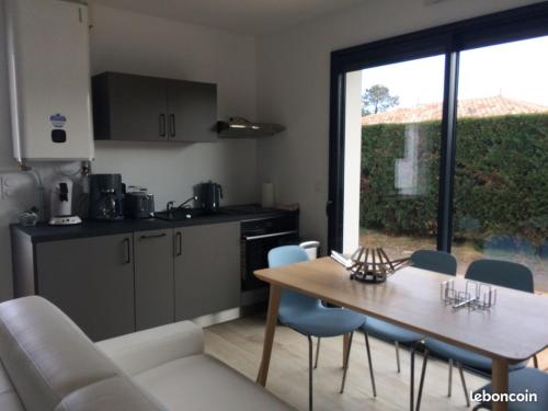 Joli Studio de 25m2 Avec Terrasse Ideal Pour Un Couple in Gujan-Mestras, France