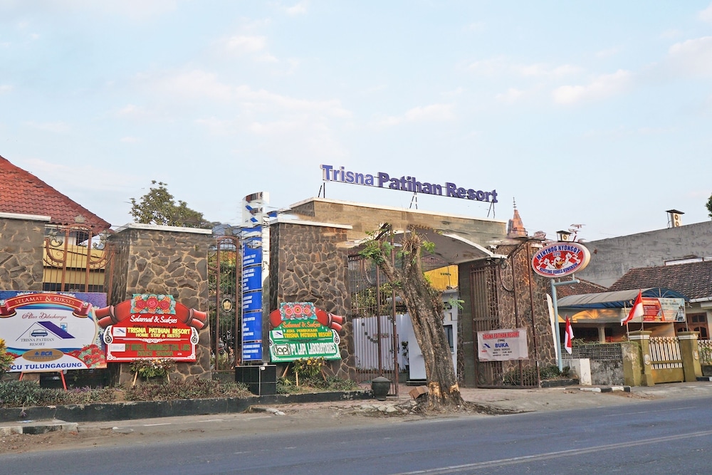 Hotel O Trisna Patihan Resort — hotel in Tulungagung