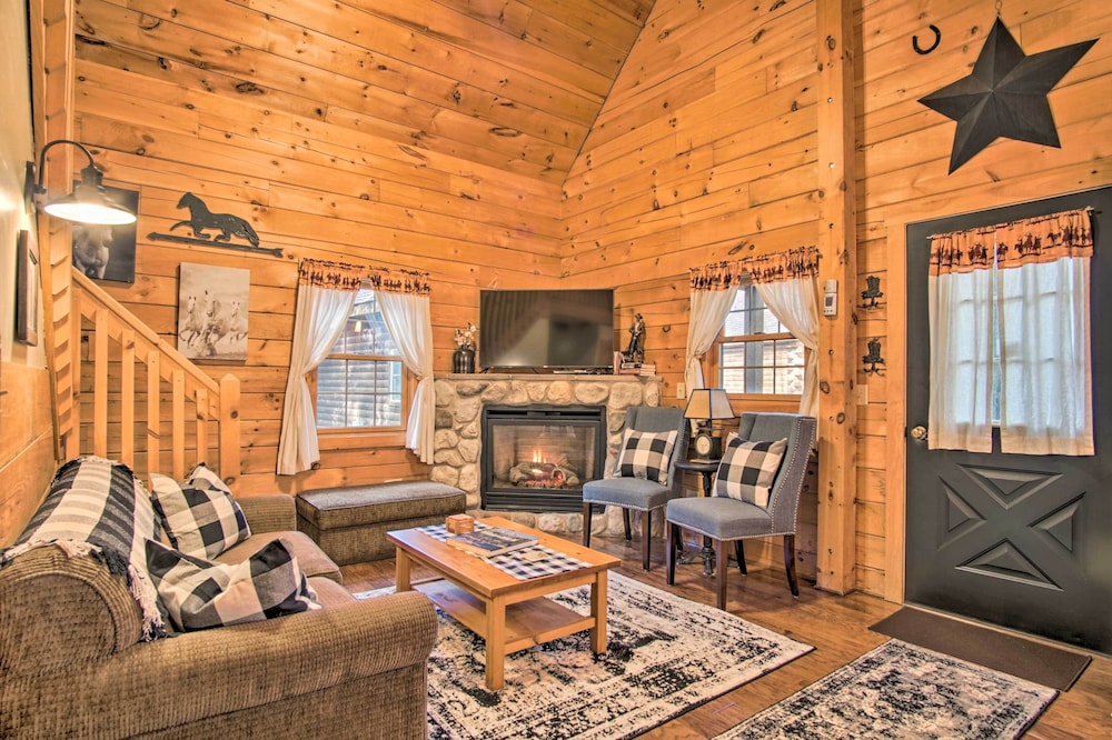 Rustic Rothbury Cabin with Resort Amenity Access - photo 13