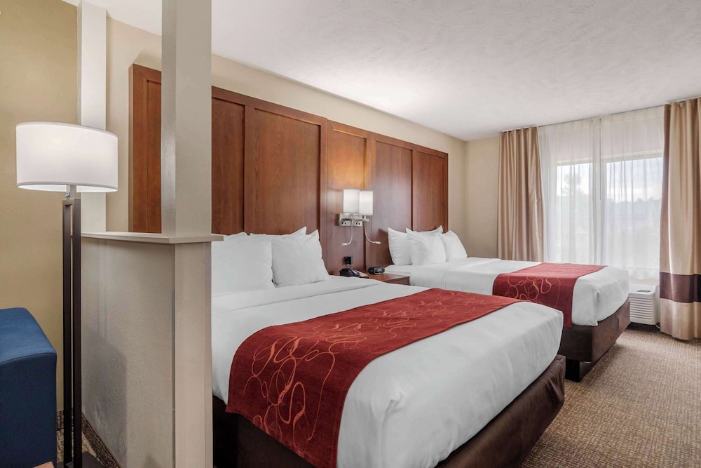 Comfort Suites Speedway Kansas City - photo 20