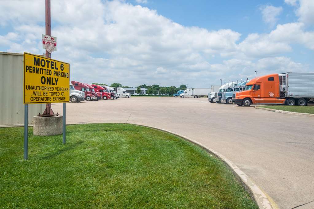 Motel 6 Mesquite TX Rodeo Convention Ctr - photo 5