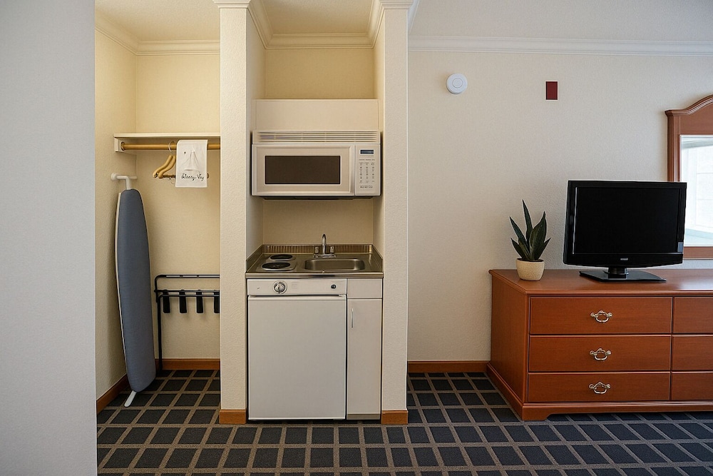 Creekside Inn & Suites - photo 30