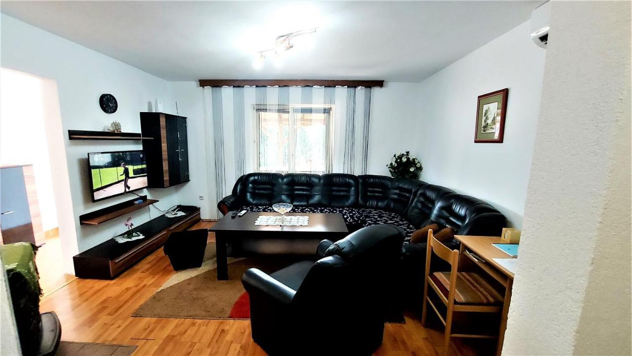 Holiday House with a Big Garden And Free Parking — 4-Star Luxury Hotel in Sikirevci, Croatia