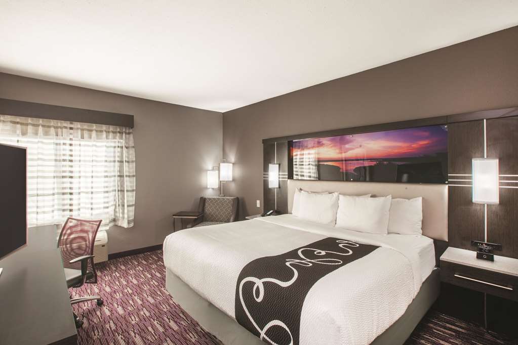 La Quinta Inn & Suites by Wyndham Kingsville - photo 20