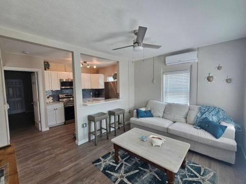 1 Bedroom Block off beach 3 — 4-Star Luxury Hotel in Saint Pete Beach, United States