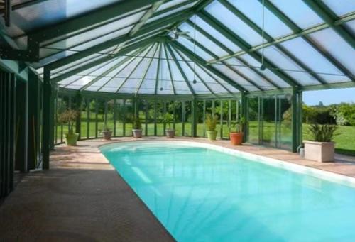 Domaine de la Haute Justerie piscine & billard à l orée des bois Loire Valley — hotel in Fondettes