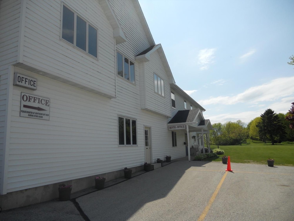 Coho Motel and Suites - photo 32