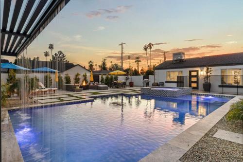 Montecito Luxe Home 3 Villa Retreat with Pool Courtyard — 4-Star Luxury Hotel in Phoenix, United States