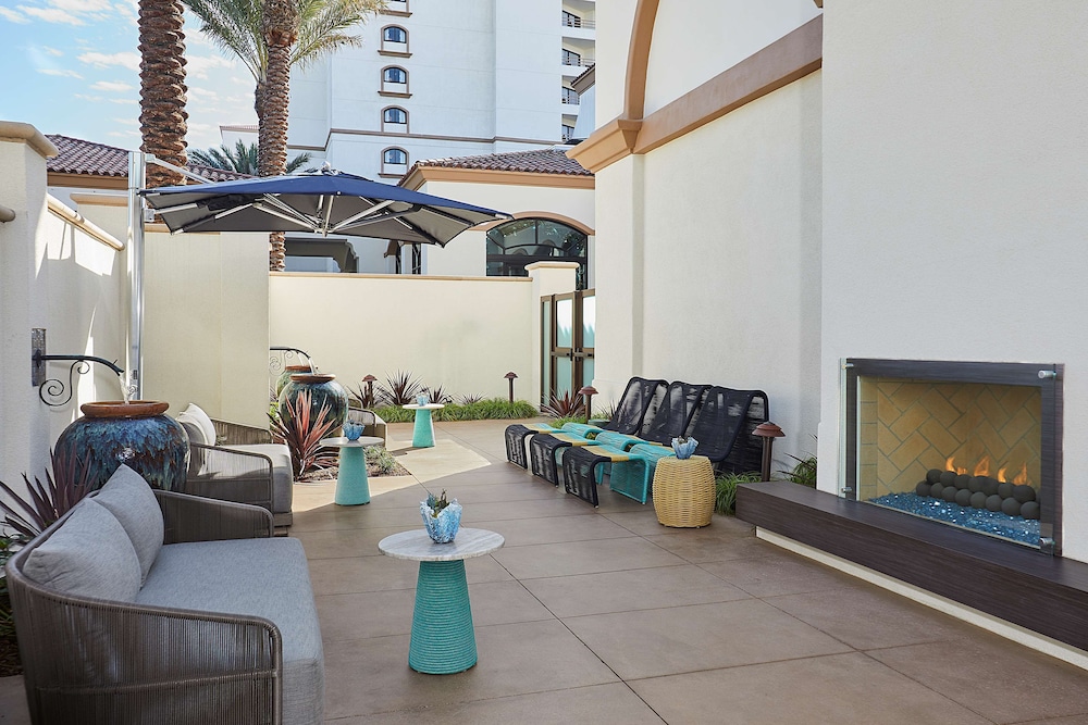 The Waterfront Beach Resort A Hilton Hotel - photo 152