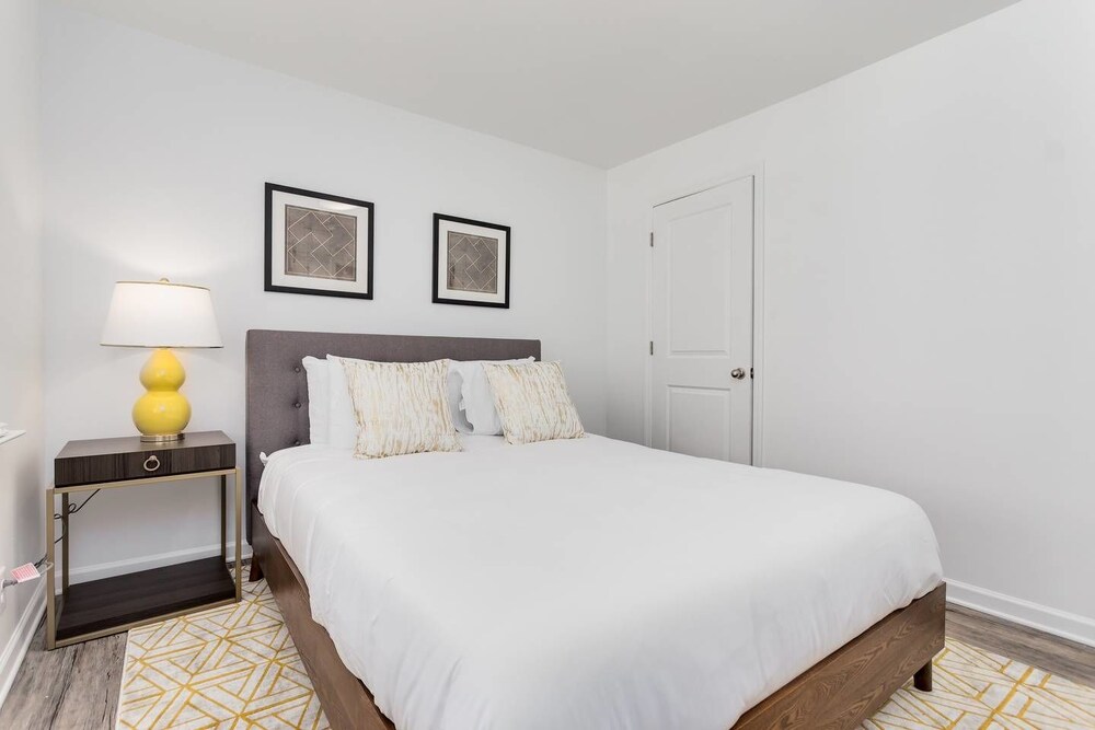 8 Bedrooms Comprised of 4 2BR Suites by Domio - photo 20