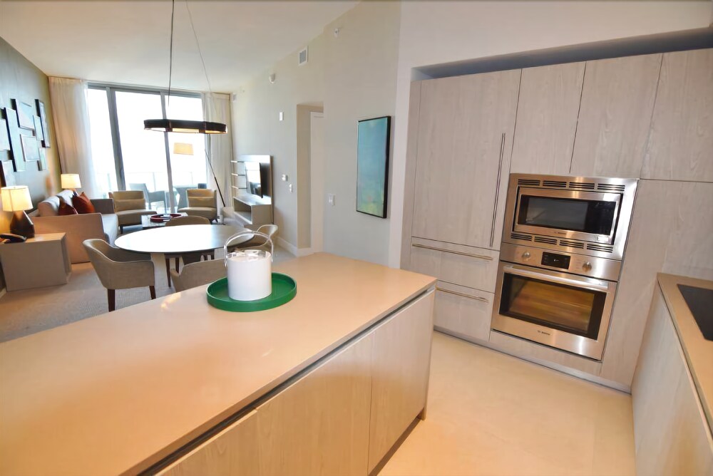 Superb Ocean & Bay View 1 Bed 1 Bath @ Hyde Beach Resort - photo 9