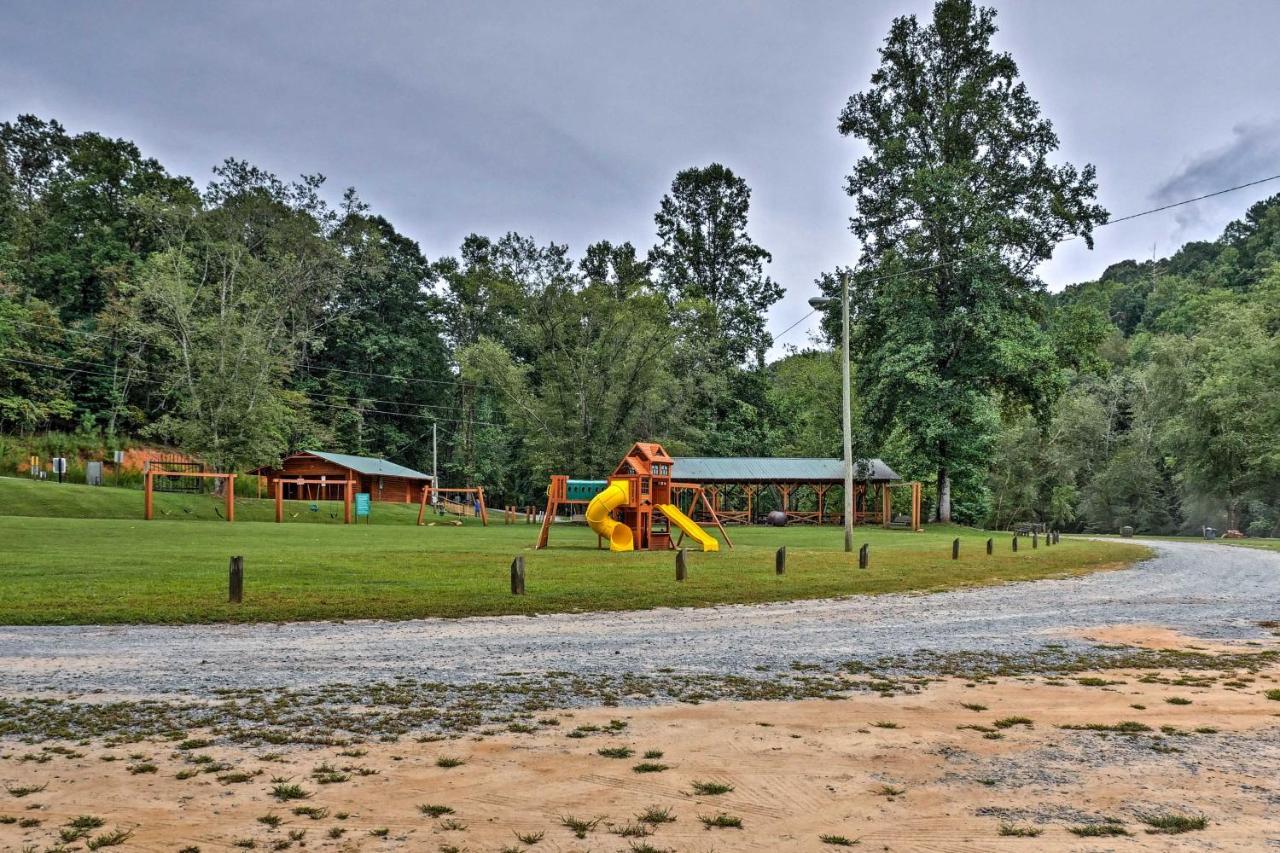 Serene Riverfront Escape in Ellijay Georgia — 4-Star Luxury Hotel in Ellijay, United States