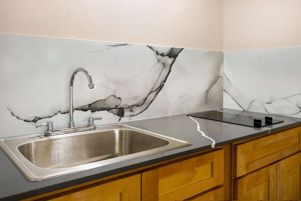 Days Inn by Wyndham McComb MS - photo 33