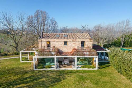 Villa Monticello — 4-Star Luxury Hotel in Felegara, Italy