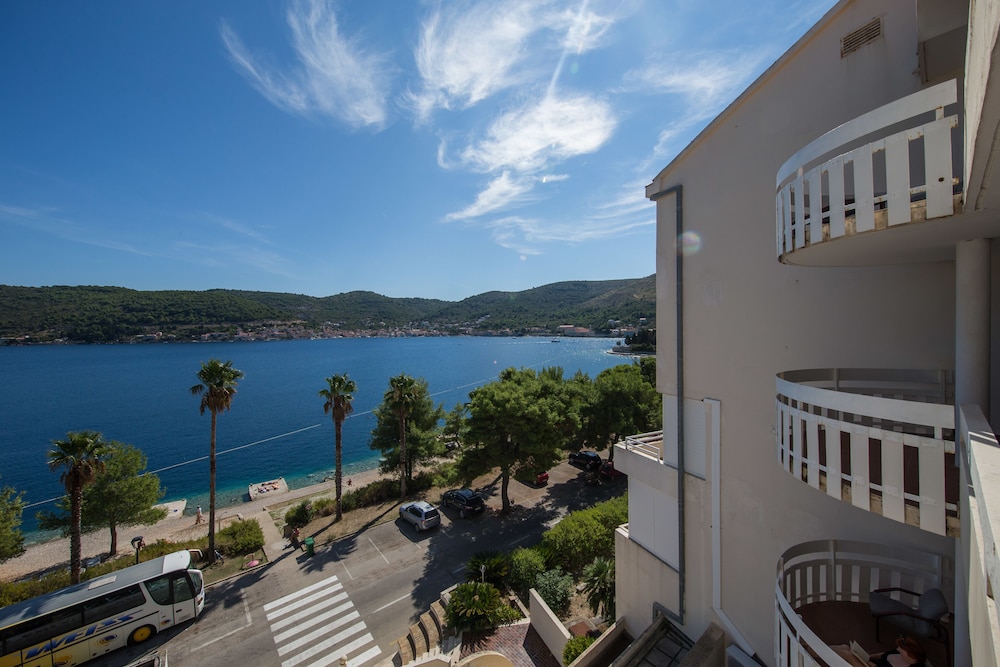 Hotel Issa — hotel in Vis