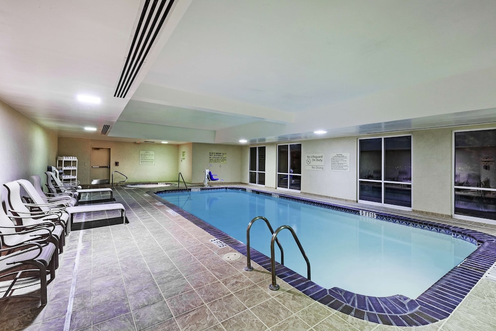 Hampton Inn & Suites El Paso West - photo 37