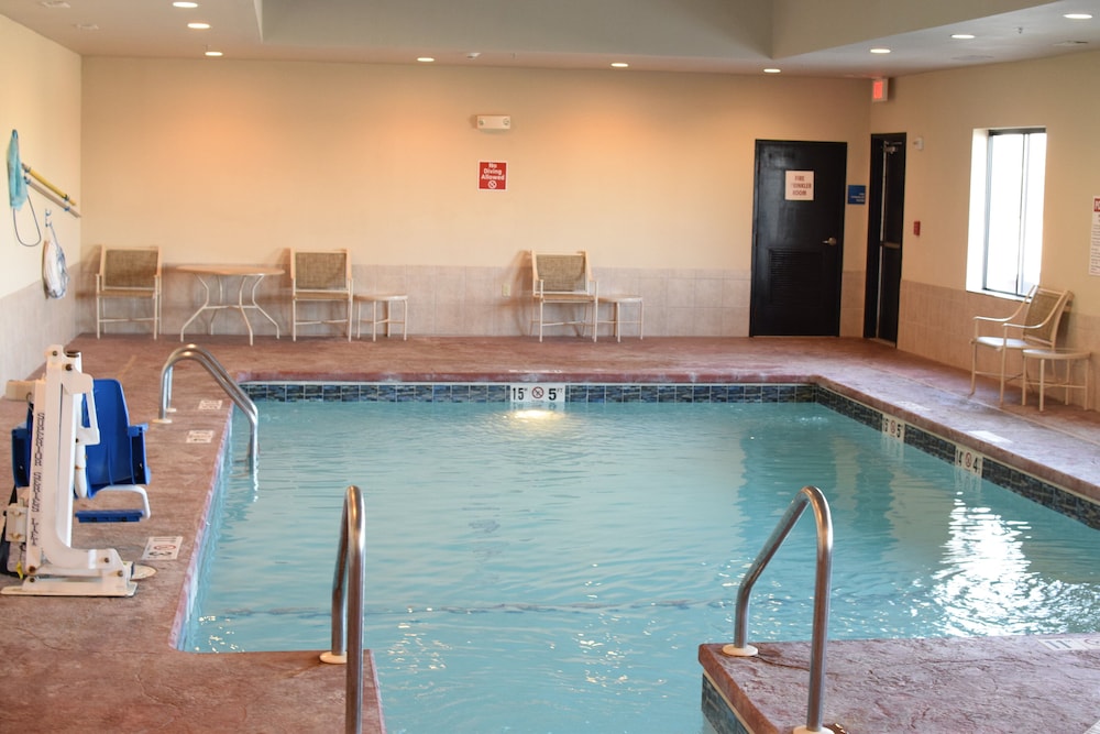 Holiday Inn Express Hotel & Suites Pratt by IHG - photo 15