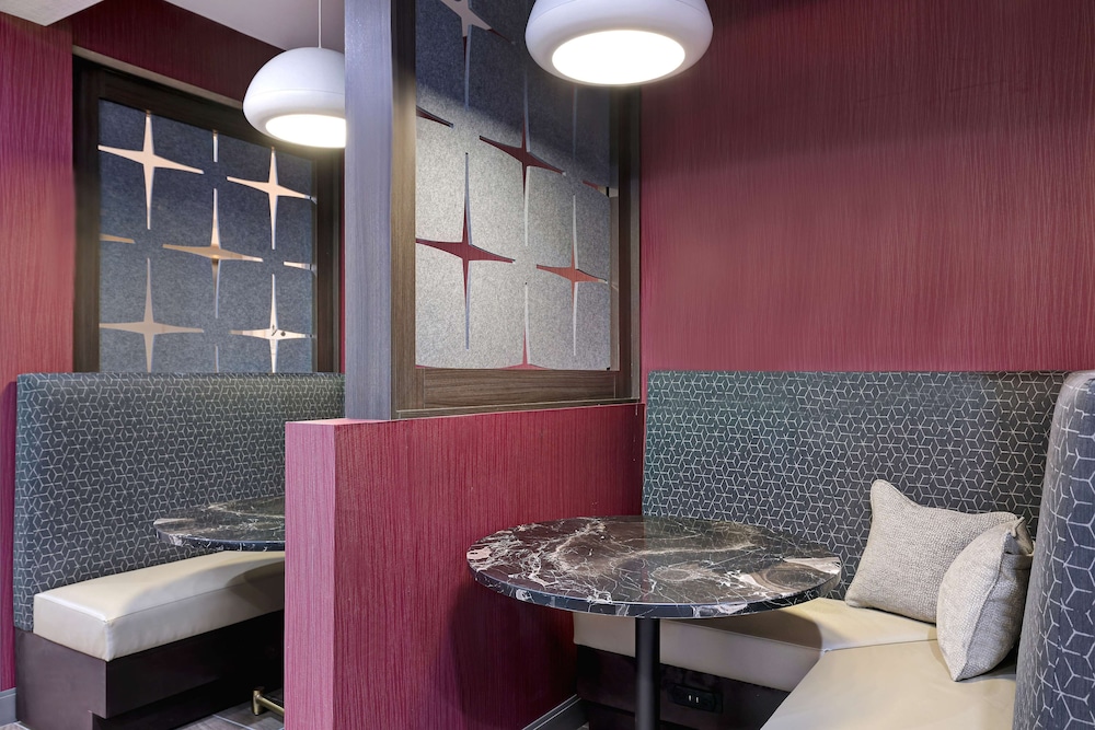 Hampton Inn & Suites Houston East Beltway 8 - photo 65