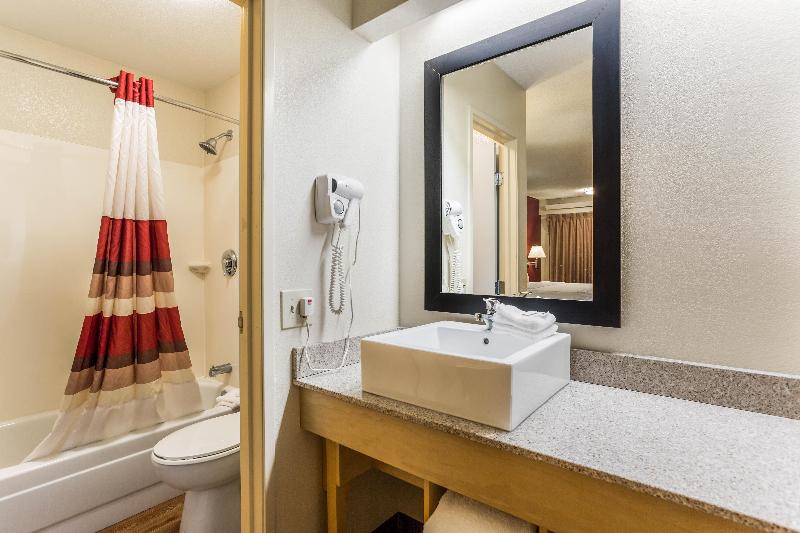 Red Roof Inn PLUS Nashville North Goodlettsville - photo 32