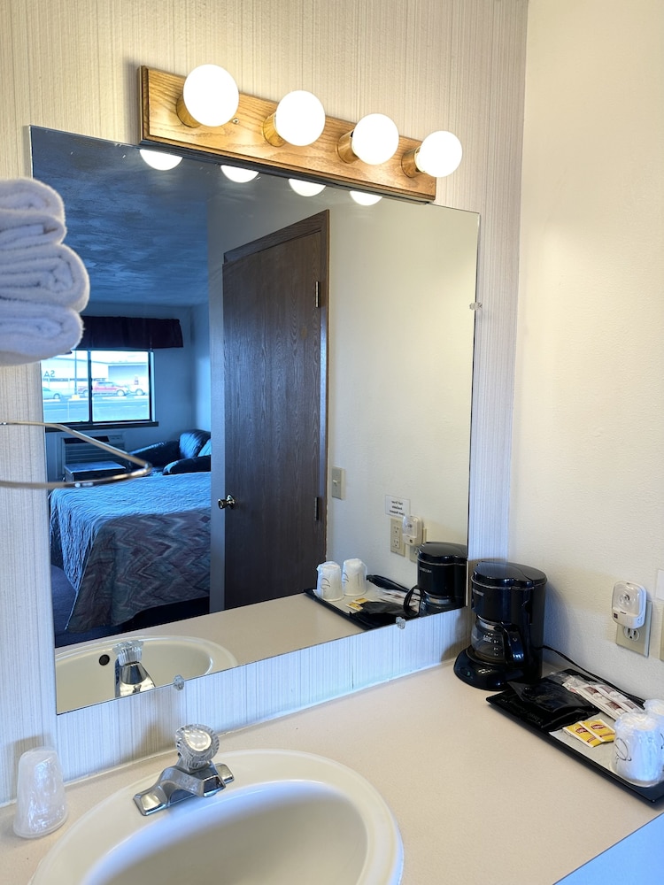 The Davenport Motel - photo 18