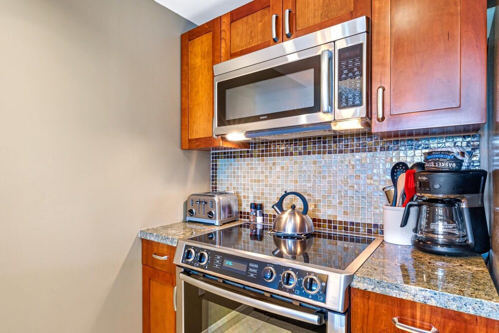 K B M Resorts Hkk 306 Chic 2bd Upgraded Steps Away From Resort Pools Beach and Spa - photo 11