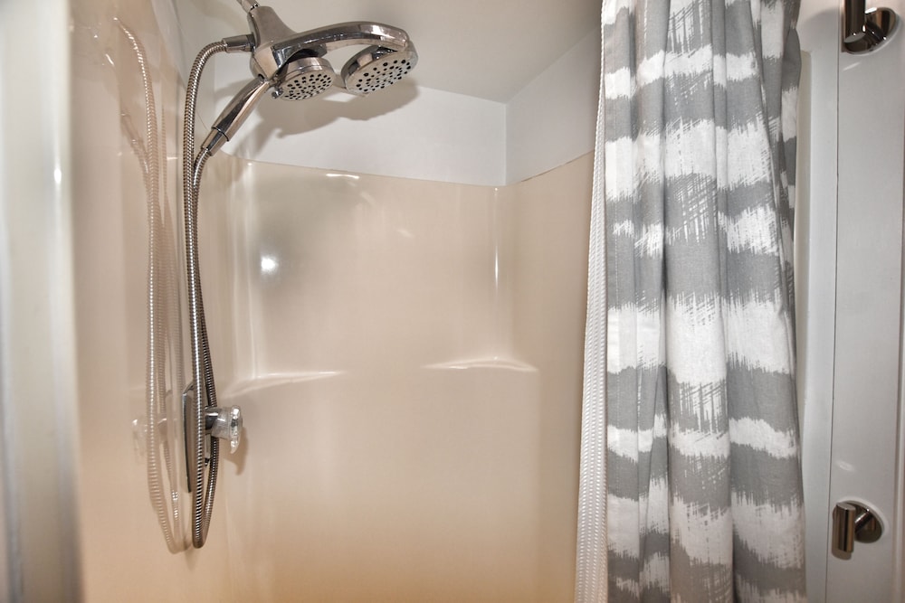0607 Waters Edge Resort 1 Bedroom Condo by Redawning - photo 25