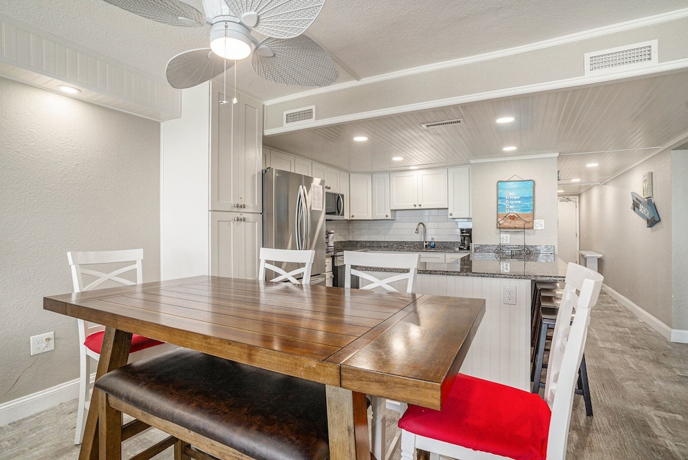 1001 Waters Edge Resort 3 Bedroom Condo by RedAwning - photo 24