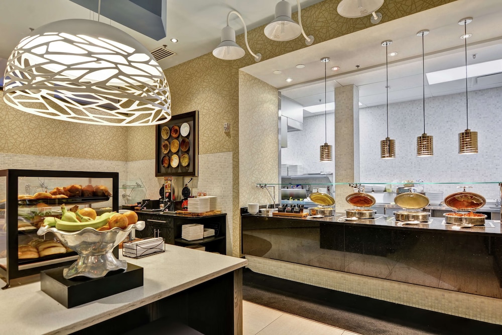 Hilton Garden Inn Raleigh Crabtree Valley - photo 43
