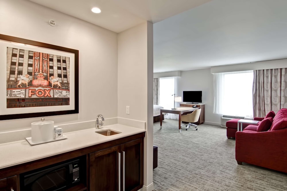 Hampton Inn & Suites Detroit Troy - photo 17