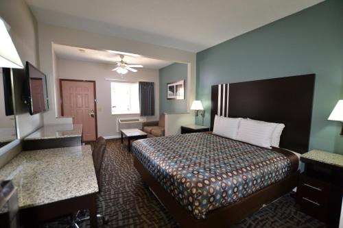 Relax Inn Motel & Suites - photo 29