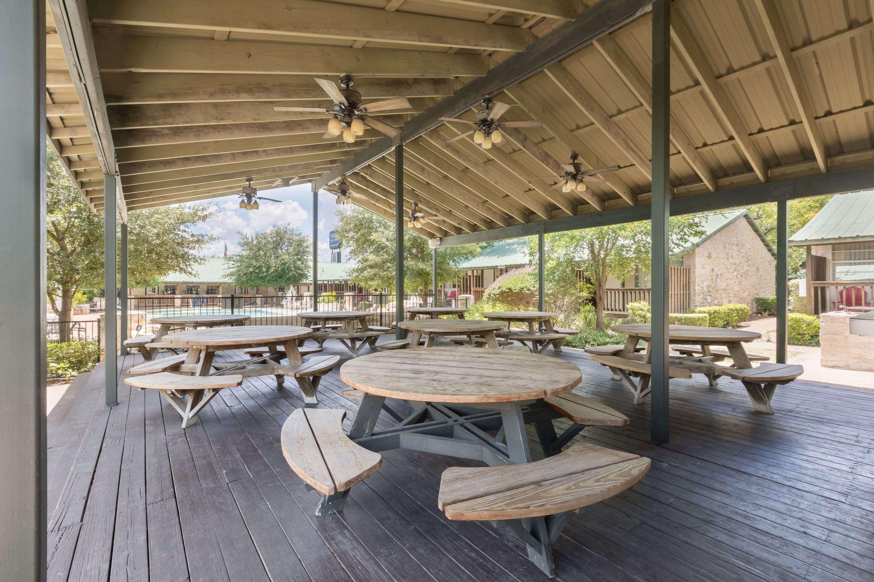 Travelodge Inn and Suites by Wyndham San Antonio Airport - photo 8