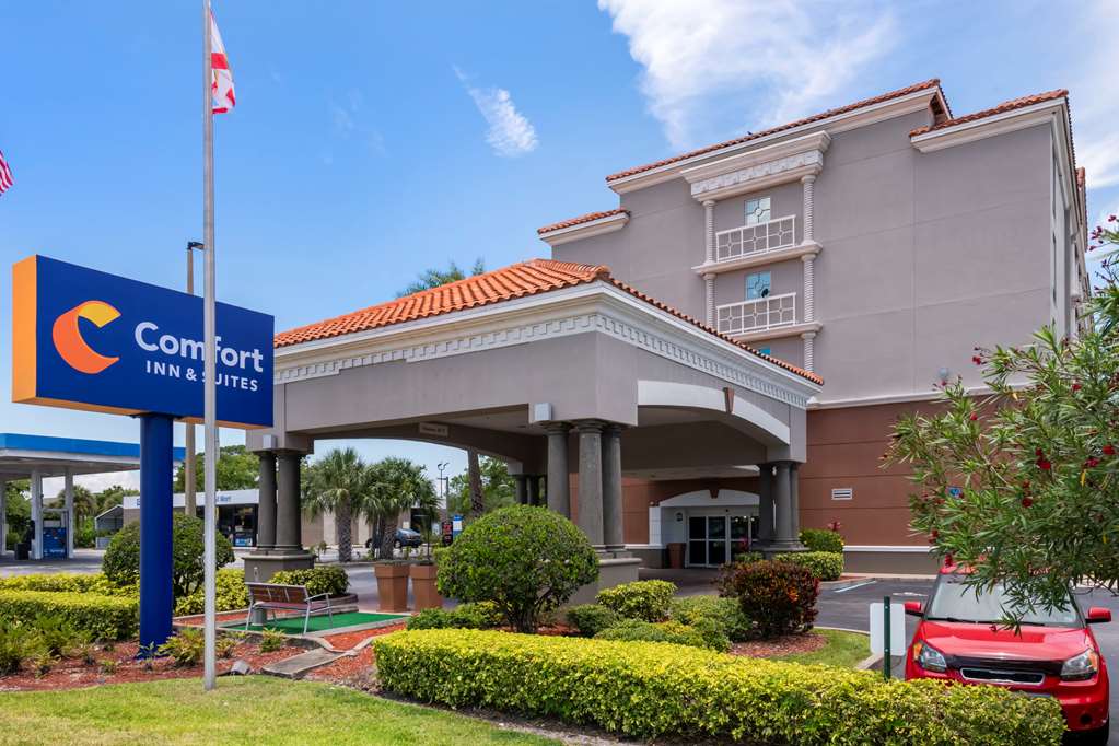Comfort Inn & Suites Melbourne Viera pet-friendly hotel Melbourne