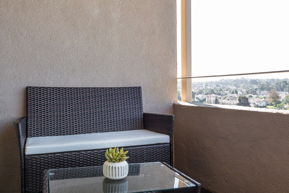 Superior Point Loma Suites by Sonder - photo 14