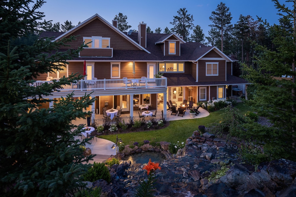 Summer Creek Inn — 4-Star Luxury Hotel in Rapid City, United States