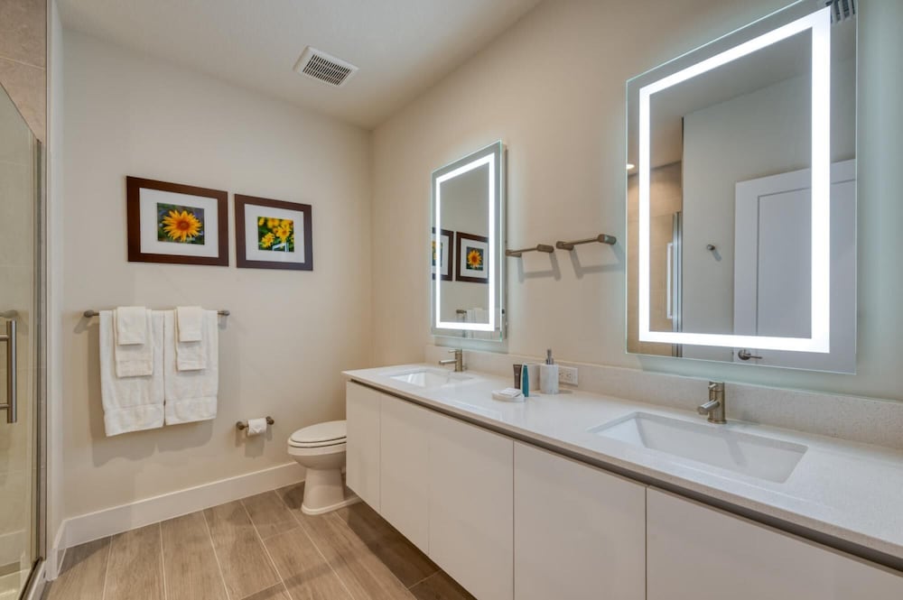 Spacious New Modern Retreat - photo 17