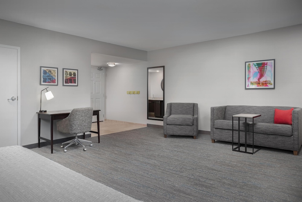 Hampton Inn & Suites Omaha Downtown - photo 17