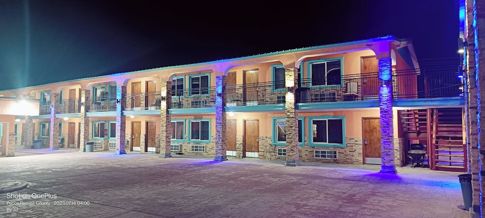 B&J Hotel and Apartment - photo 55