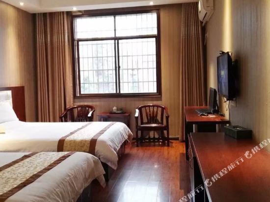 Dongcheng Hotel — Hanshou