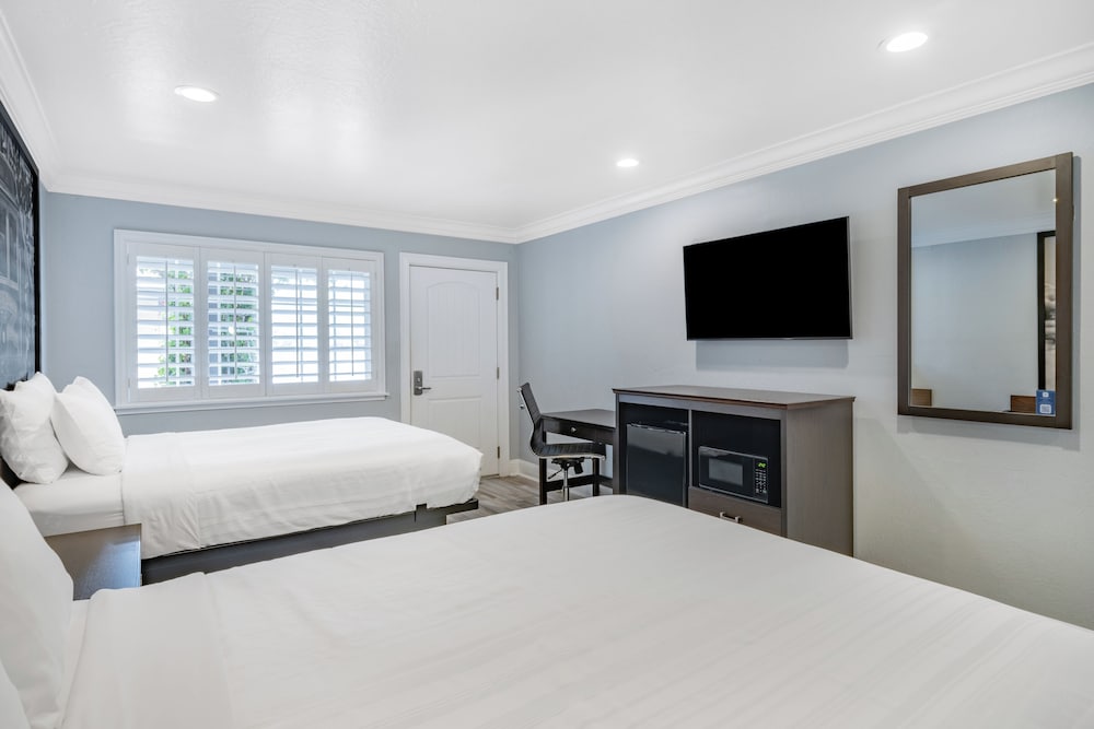 Aura Inn Monterey - photo 72
