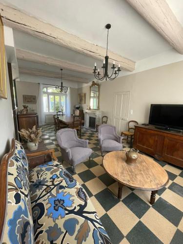 Maison Rosiris — 4-Star Luxury Hotel in Pernes-Les-Fontaines, France