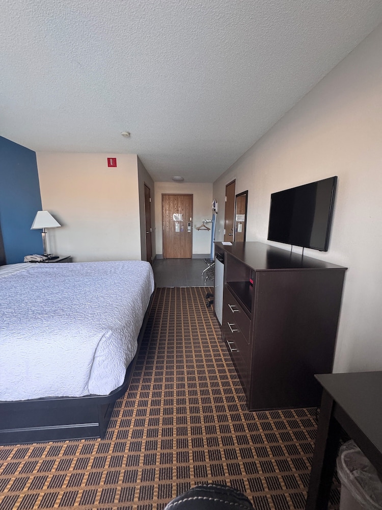 Baymont Inn & Suites by Wyndham Richmond - photo 12