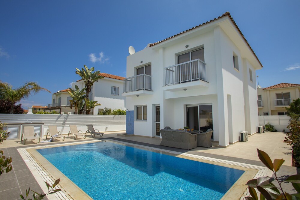 Villa Posidonas 9 — 4-Star Luxury Hotel in Protaras, Cyprus