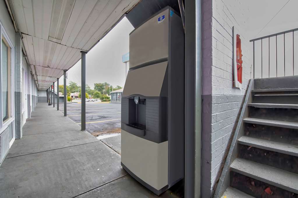 Motel 6 Tuscaloosa AL University - photo 22