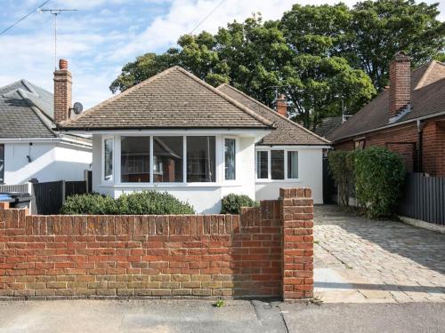 Seaside Family Bungalow for 5 people with garden and driveway parking — 4-Star Luxury Hotel in Broadstairs, United Kingdom