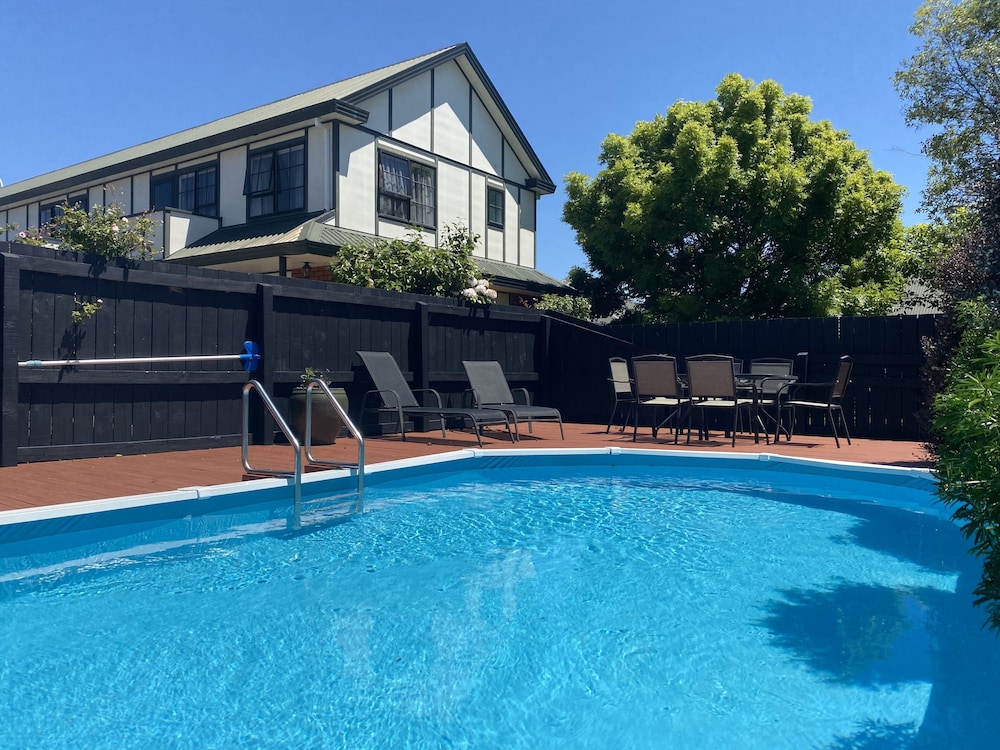 Knightsbridge Court Motor Lodge — 4-Star Luxury Hotel in Blenheim, New Zealand