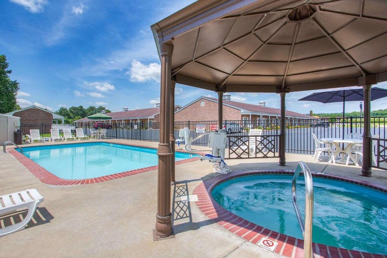 Super 8 by Wyndham Cave City - photo 3
