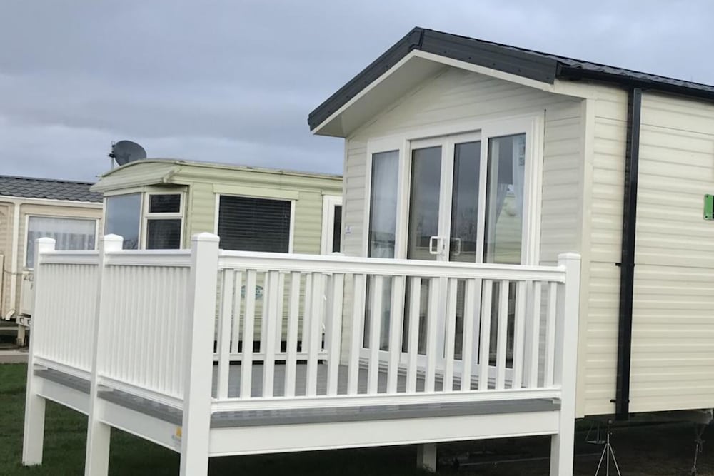 Family Friendly 8 Berth Skipsea Sands — hotel in Driffield