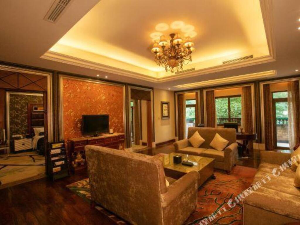 Chongqing Safari Park River & Holiday Hotel — 4-Star Luxury Hotel in Chongqing, People's Republic of China