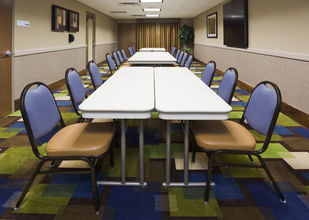 Holiday Inn Express Hotel and Suites Mankato East by IHG - photo 77